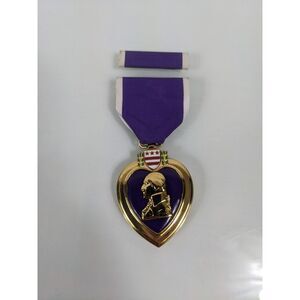 Vintage WW2 Purple Heart Medal‎